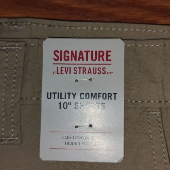 Signature Levi Strauss tan Utility Comfort 10" Shorts   Sz 44 NWT - Picture 2 of 7